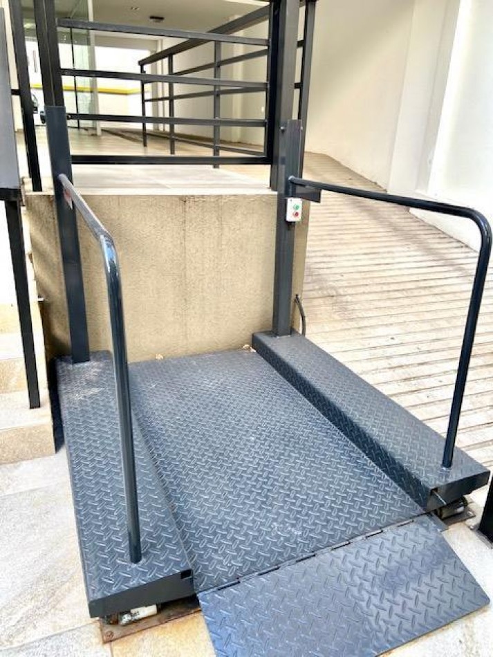 Alquiler de Semipiso con dos cocheras - Florida