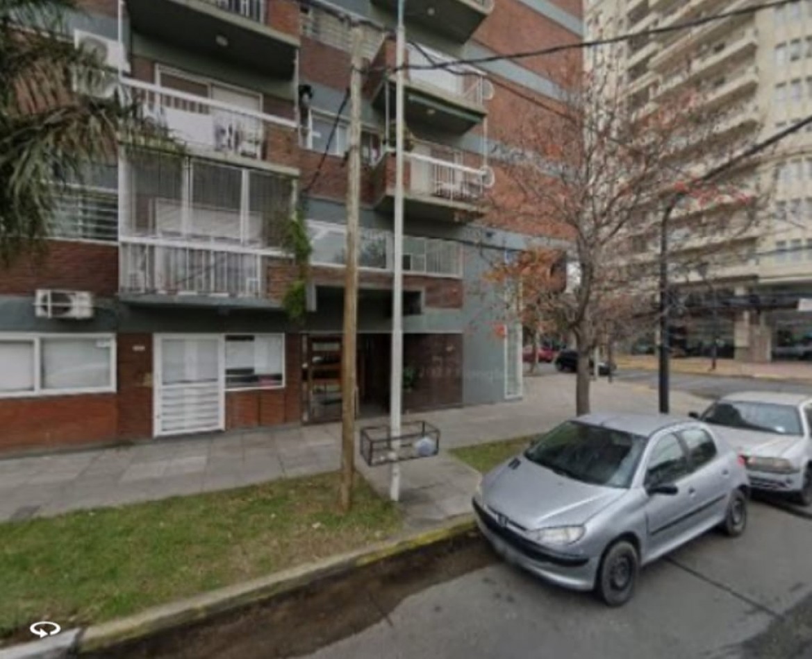 Cochera Super Amplia en Caseros. Excelente Ubicacion.