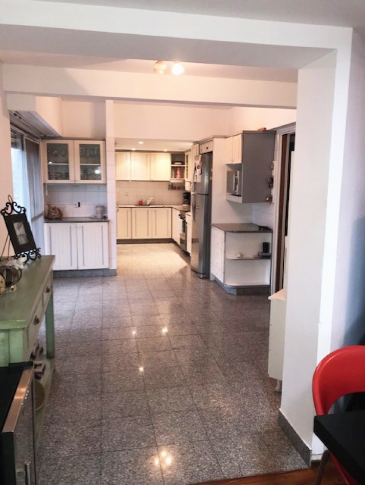 Espectacular Dpto. 4 Ambientes C/cochera en Caseros!
