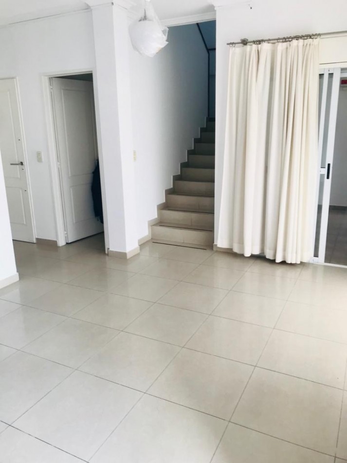Impecable Departamento en Duplex en Florida!