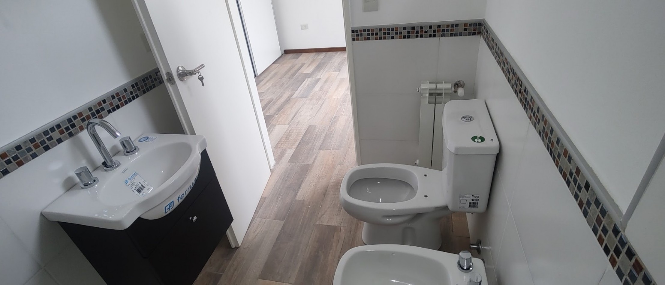 Hermoso Duplex de tres plantas a estrenar en Florida. Excelente ubicacion! Ultimo disponible!