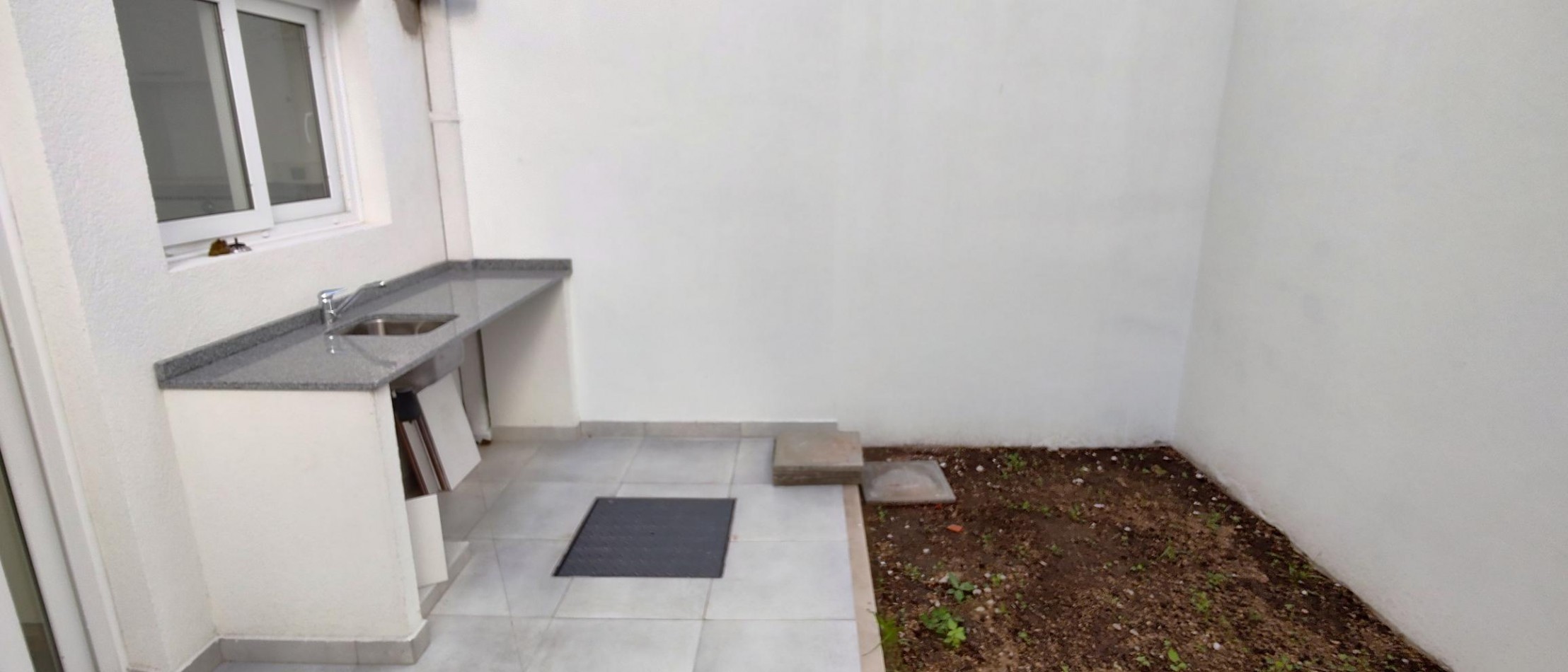 Hermoso Duplex de tres plantas a estrenar en Florida. Excelente ubicacion! Ultimo disponible!