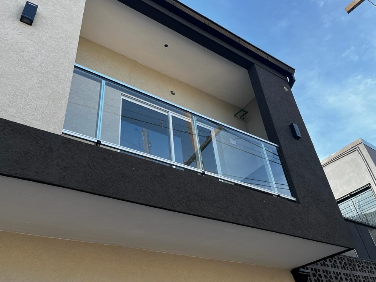 Hermoso PH de 3 ambientes en primer piso contra frente en Villa Maipu.