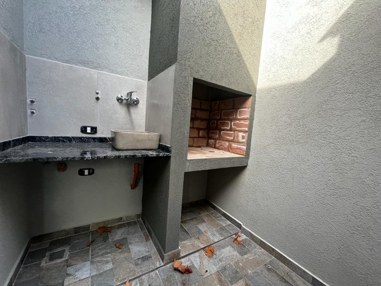 Hermoso PH de 3 ambientes en primer piso contra frente en Villa Maipu.