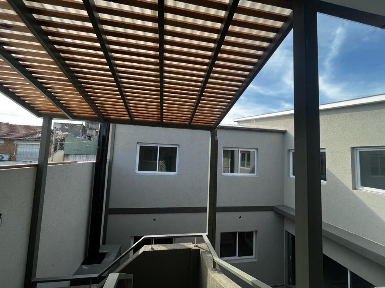 Hermoso PH de 3 ambientes en primer piso contra frente en Villa Maipu.