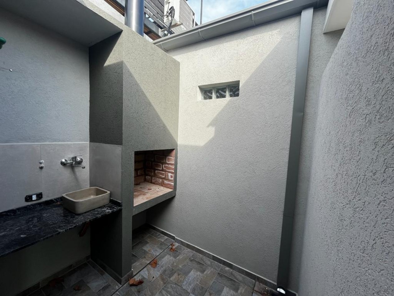 Hermoso PH de 3 ambientes en primer piso contra frente en Villa Maipu.