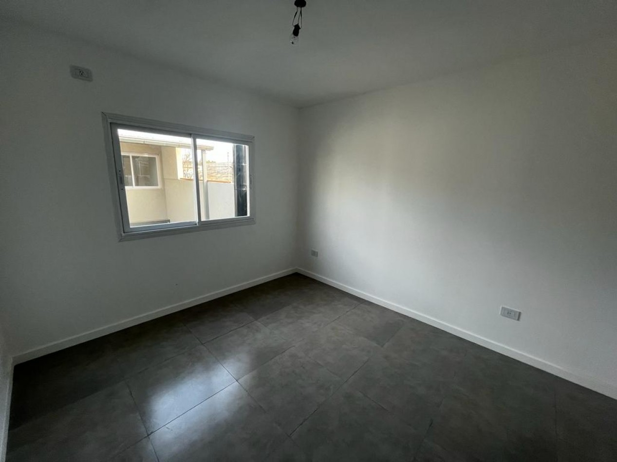 Hermoso PH de 3 ambientes en primer piso contra frente en Villa Maipu.
