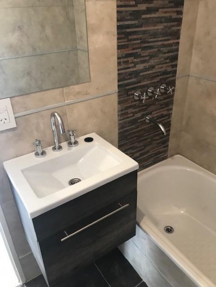 Hermoso Duplex tres am,bientes con patio en Jose Leon Suarez!
