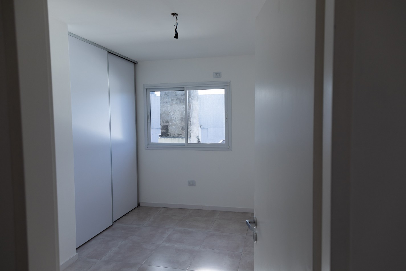 Hermoso Duplex tres am,bientes con patio en Jose Leon Suarez!