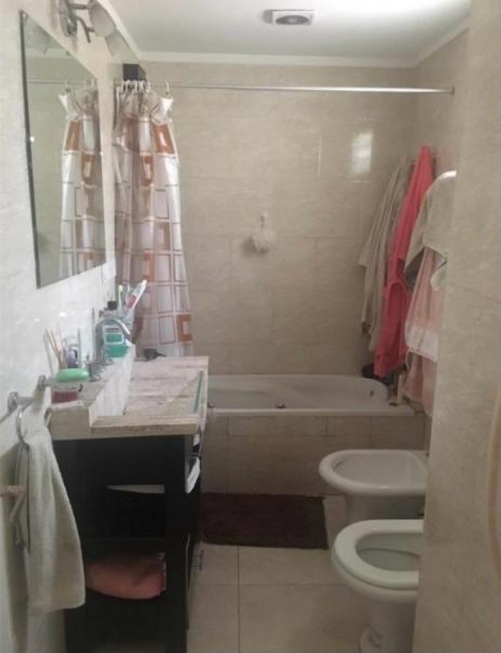 Hermosa casa de tres ambientes con jardin en Virreyes