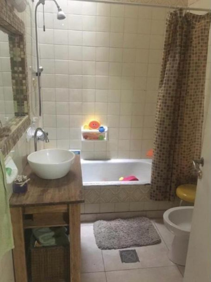 Hermosa casa de tres ambientes con jardin en Virreyes