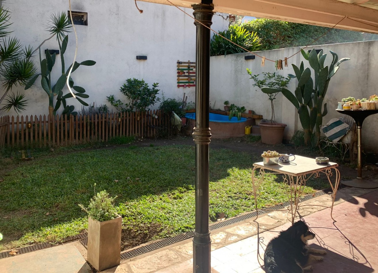 Hermosa casa de tres ambientes con jardin en Virreyes