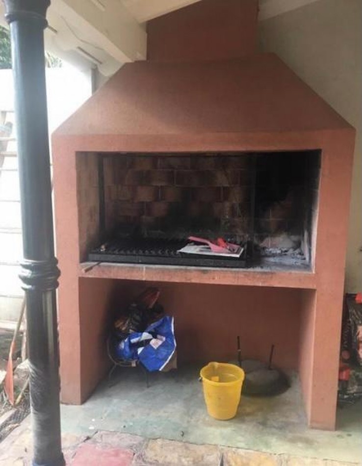 Hermosa casa de tres ambientes con jardin en Virreyes