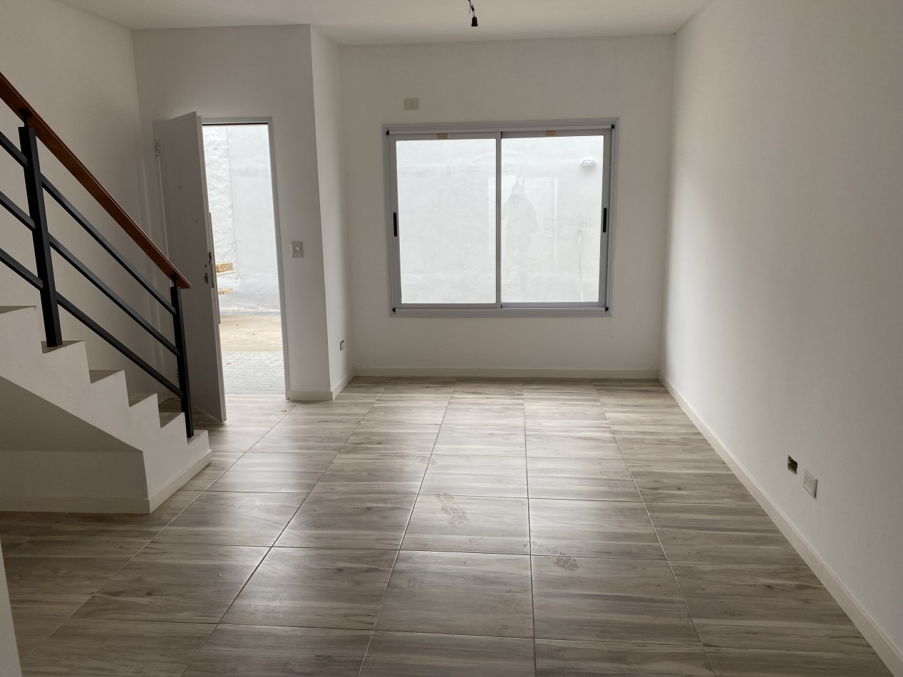 Espectacular duplex a estrenar de tres ambientes en Bella Vista!