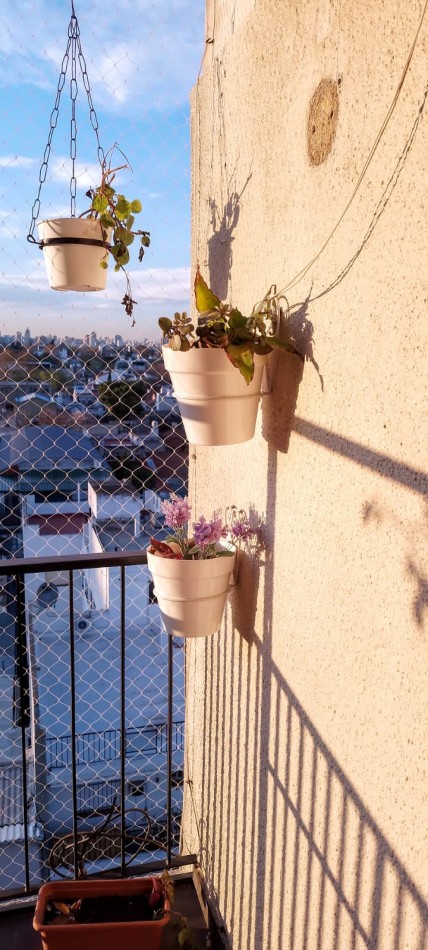 IMPECABLE DEPARTAMENTO DE TRES AMBIENTES CON COCHERA EN FLORIDA