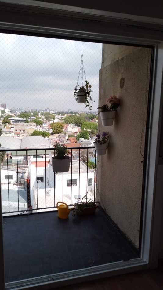 IMPECABLE DEPARTAMENTO DE TRES AMBIENTES CON COCHERA EN FLORIDA