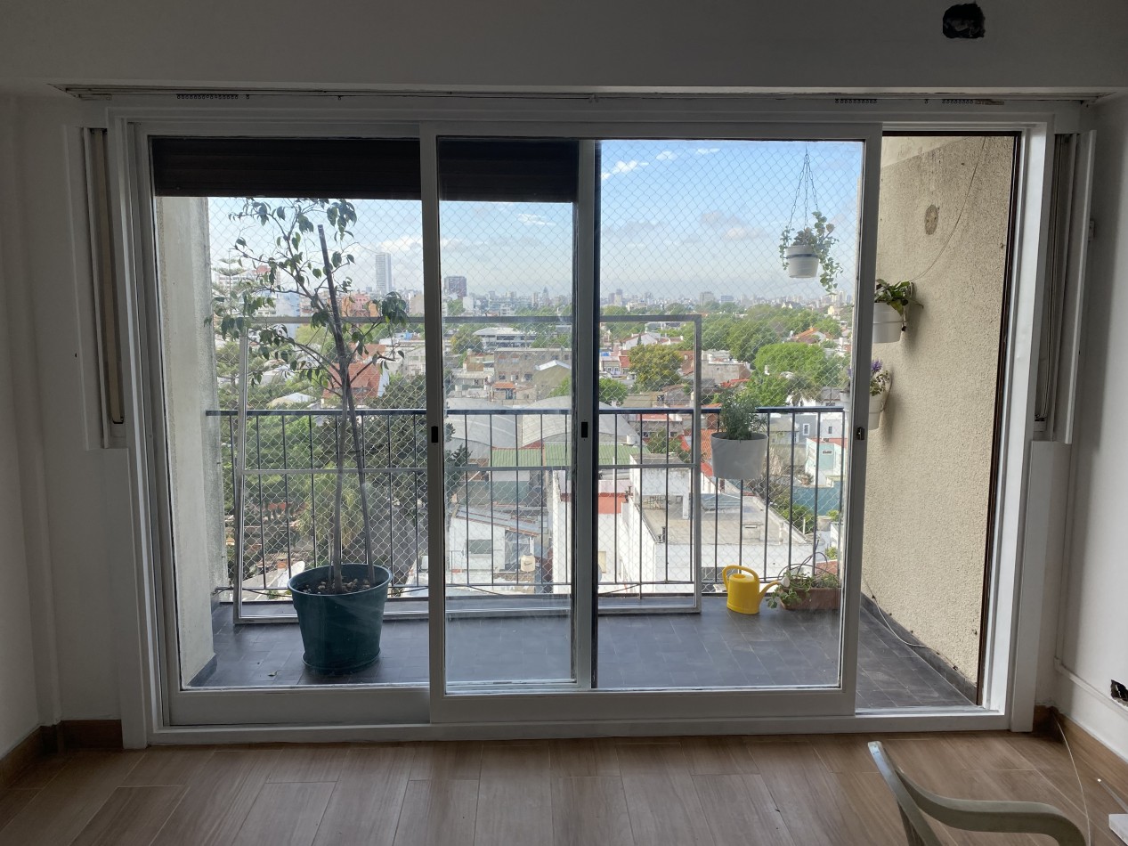IMPECABLE DEPARTAMENTO DE TRES AMBIENTES CON COCHERA EN FLORIDA