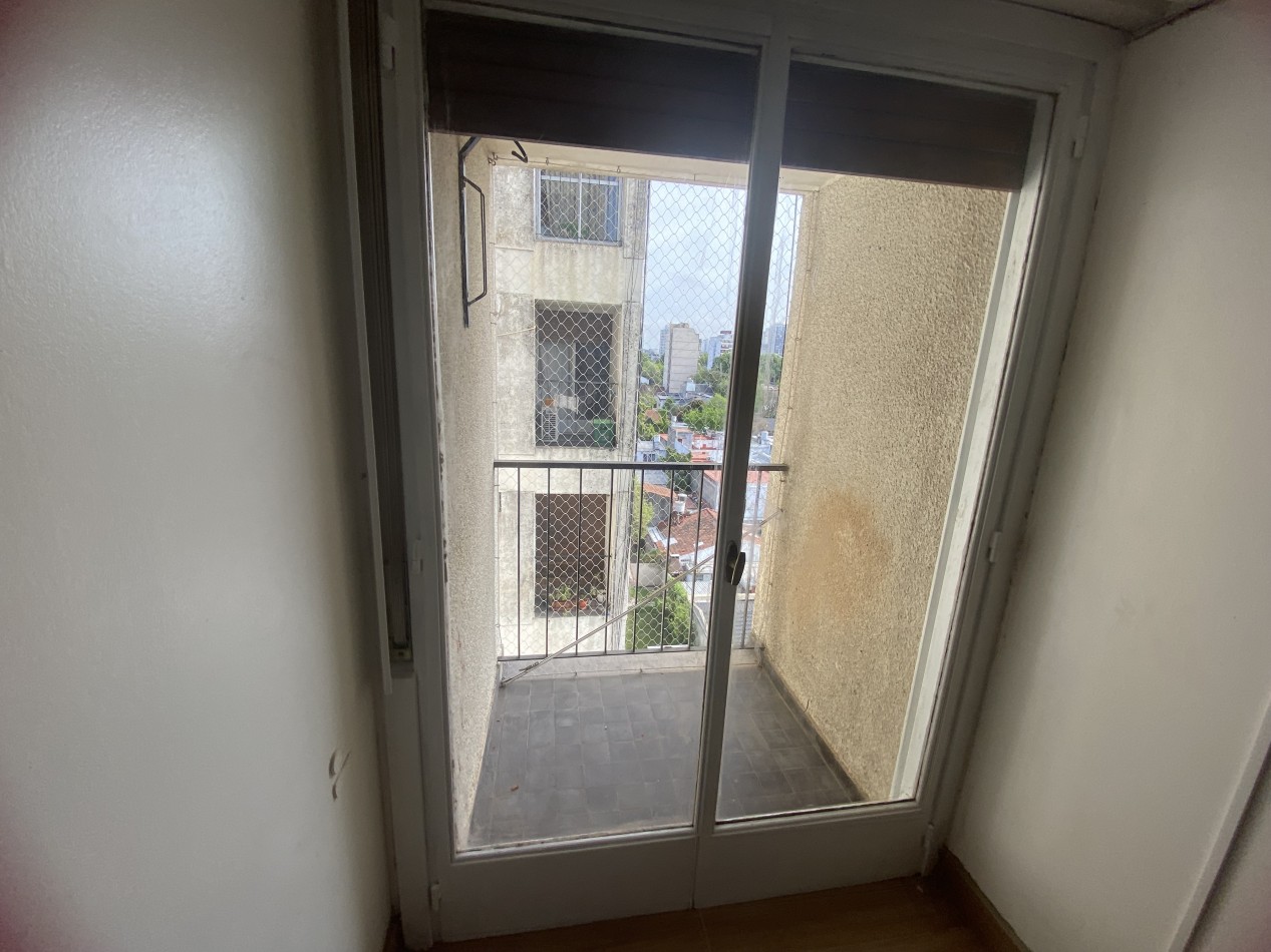 IMPECABLE DEPARTAMENTO DE TRES AMBIENTES CON COCHERA EN FLORIDA