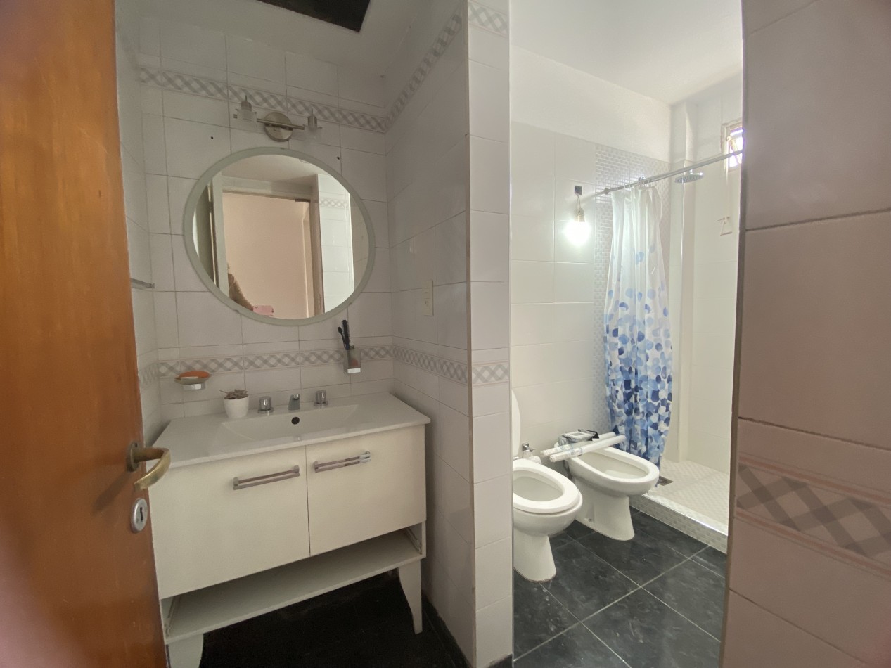 IMPECABLE DEPARTAMENTO DE TRES AMBIENTES CON COCHERA EN FLORIDA