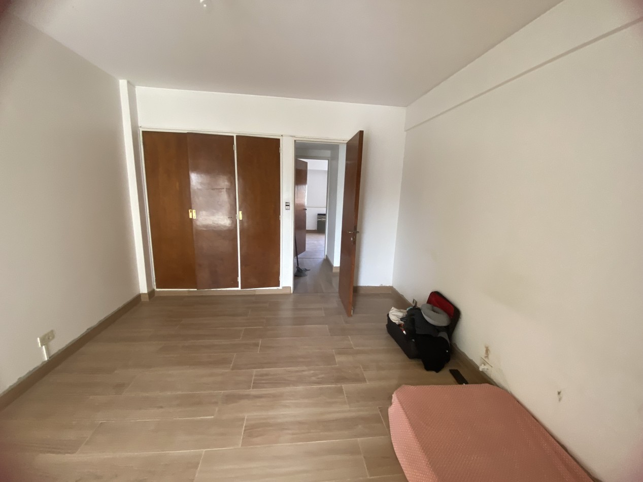 IMPECABLE DEPARTAMENTO DE TRES AMBIENTES CON COCHERA EN FLORIDA