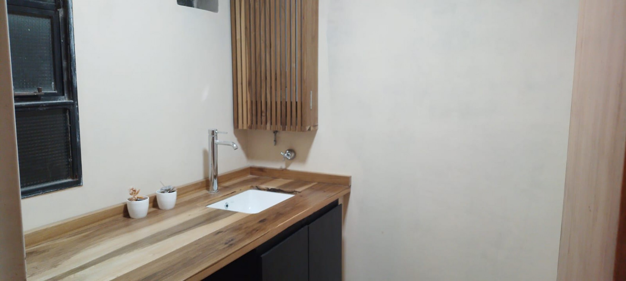 IMPECABLE DEPARTAMENTO DE TRES AMBIENTES CON COCHERA EN FLORIDA