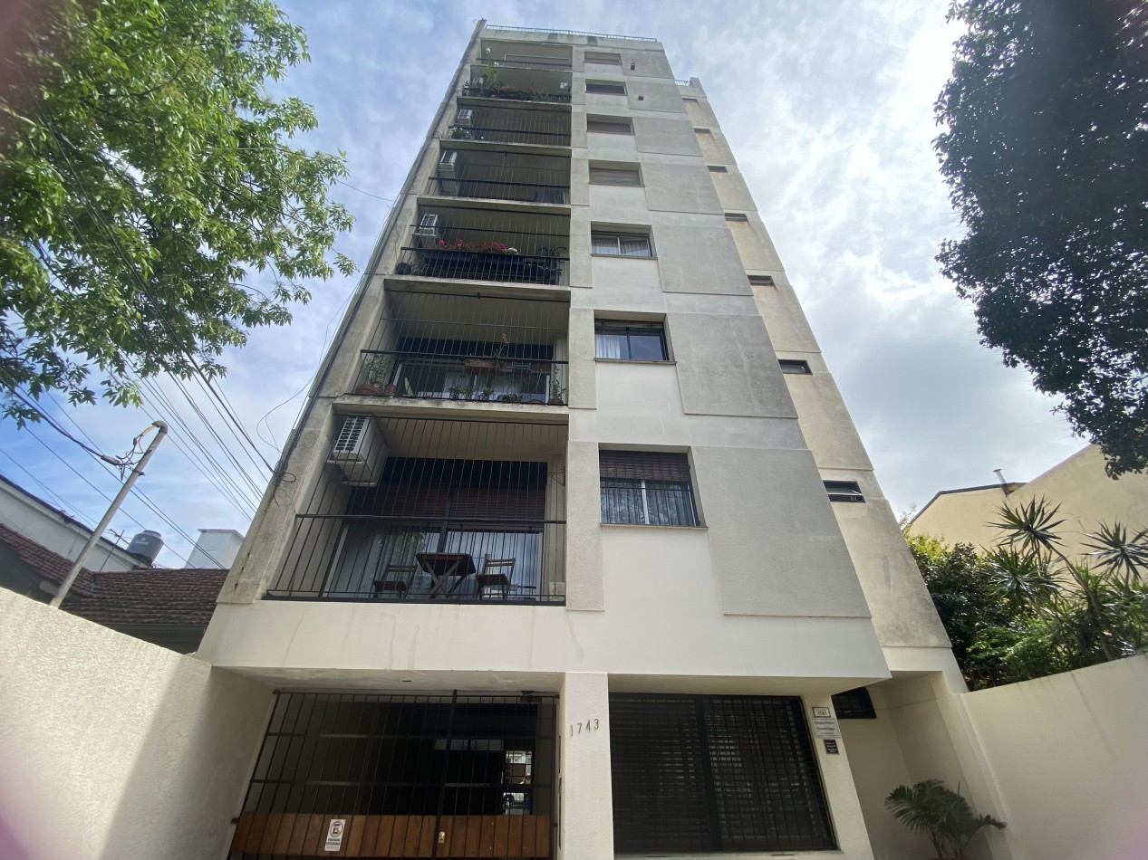 IMPECABLE DEPARTAMENTO DE TRES AMBIENTES CON COCHERA EN FLORIDA