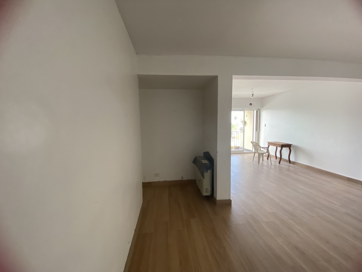 IMPECABLE DEPARTAMENTO DE TRES AMBIENTES CON COCHERA EN FLORIDA