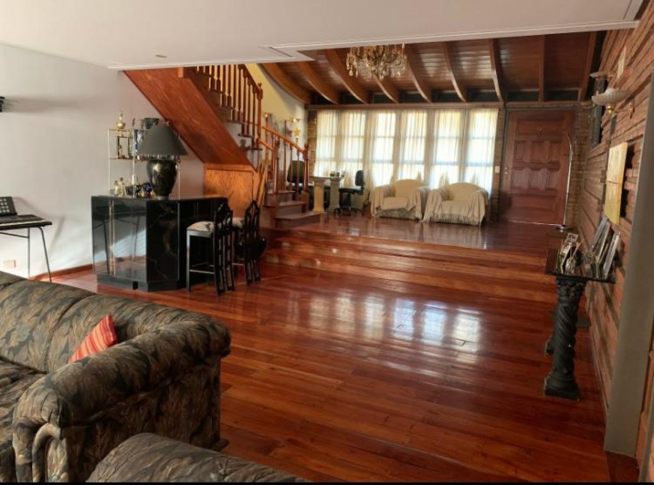 Hermosa casa de 5 ambientes en Olivos!