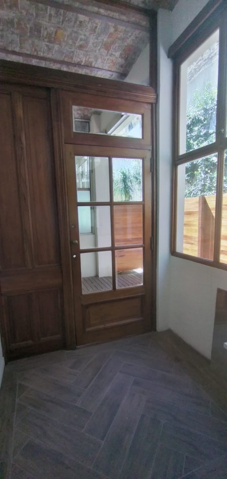Alquiler Impecable PH de tres ambientes con patio con parrilla