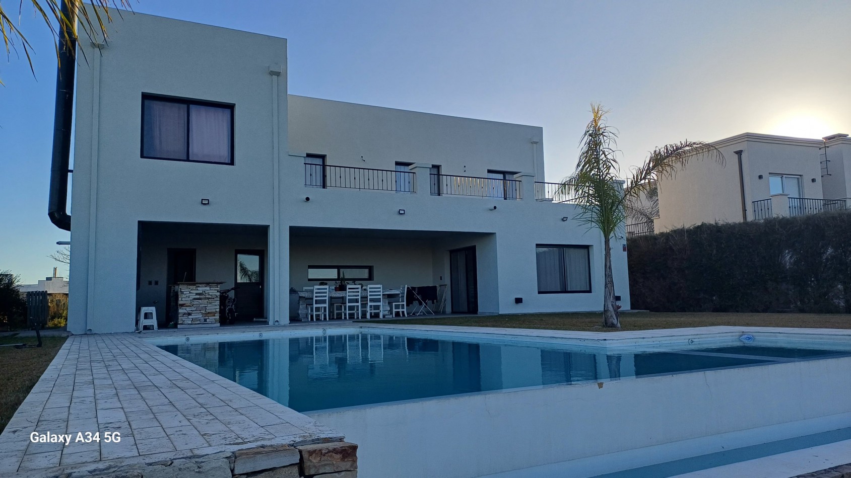 Hermosa casa a la laguna en Barrio Puerto de 6 amb