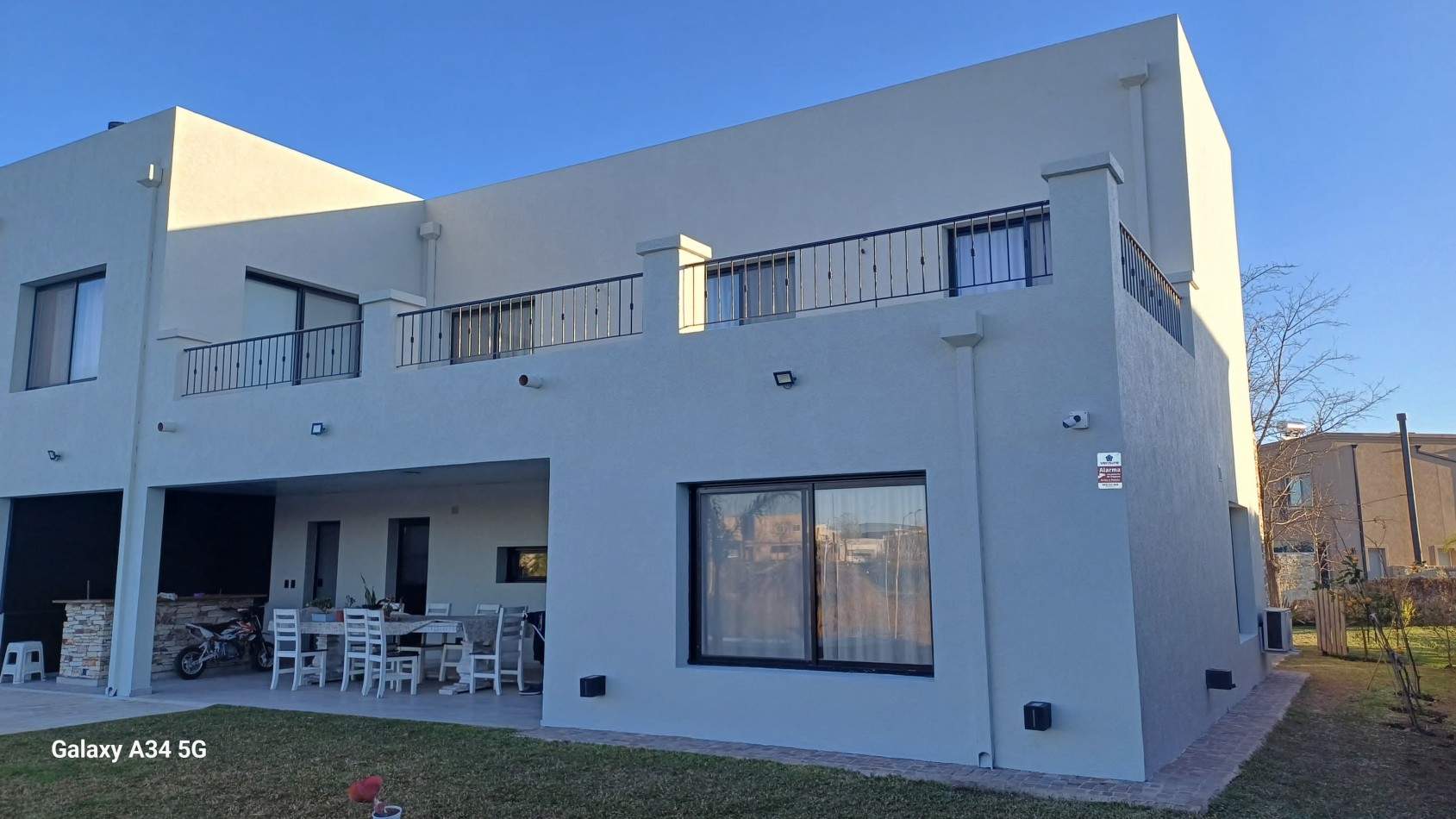 Hermosa casa a la laguna en Barrio Puerto de 6 amb