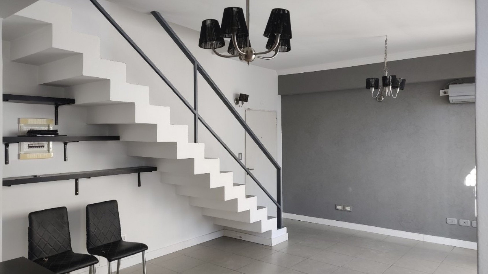 Impecable departamento tipo duplex en Villa Urquiza! Bajisimas expensas