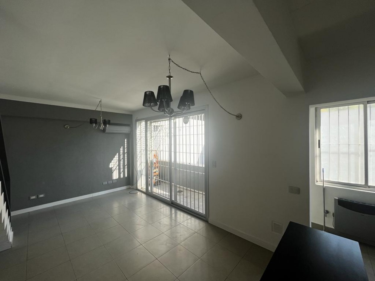 Impecable departamento tipo duplex en Villa Urquiza! Bajisimas expensas