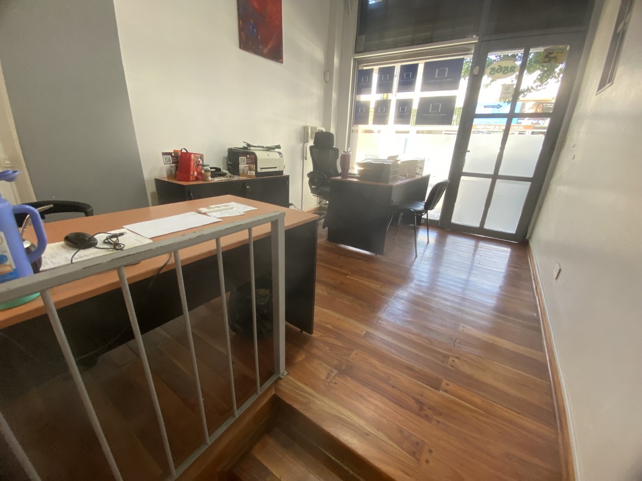 EXCELENTE LOCAL/OFICINA EN ALQUILER EN FLORIDA