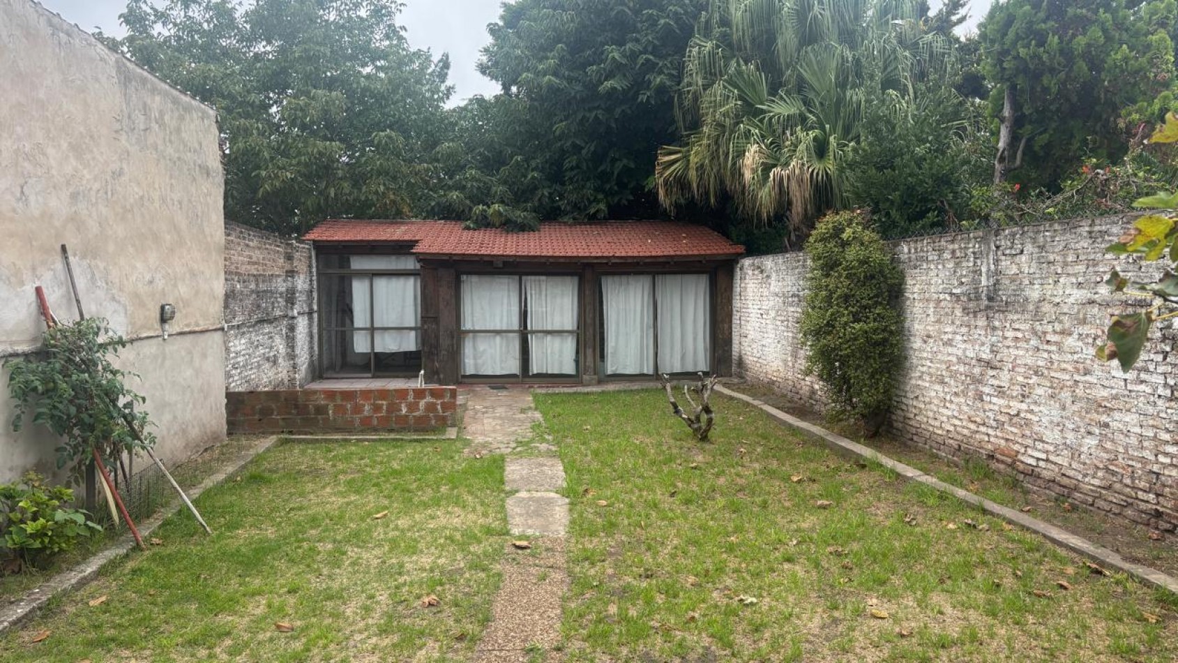 OPORTUNIDAD COMPRA - VENTA CASA EN VILLA BALLESTER EN GRAN LOTE