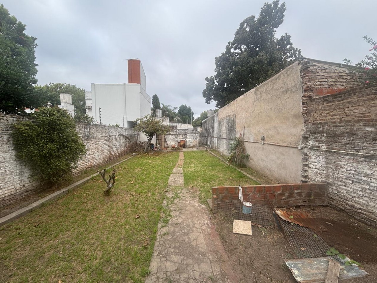 OPORTUNIDAD COMPRA - VENTA CASA EN VILLA BALLESTER EN GRAN LOTE