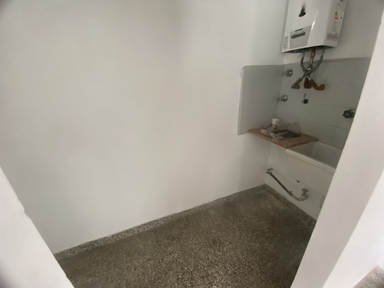 OPORTUNIDAD COMPRA - VENTA CASA EN VILLA BALLESTER EN GRAN LOTE