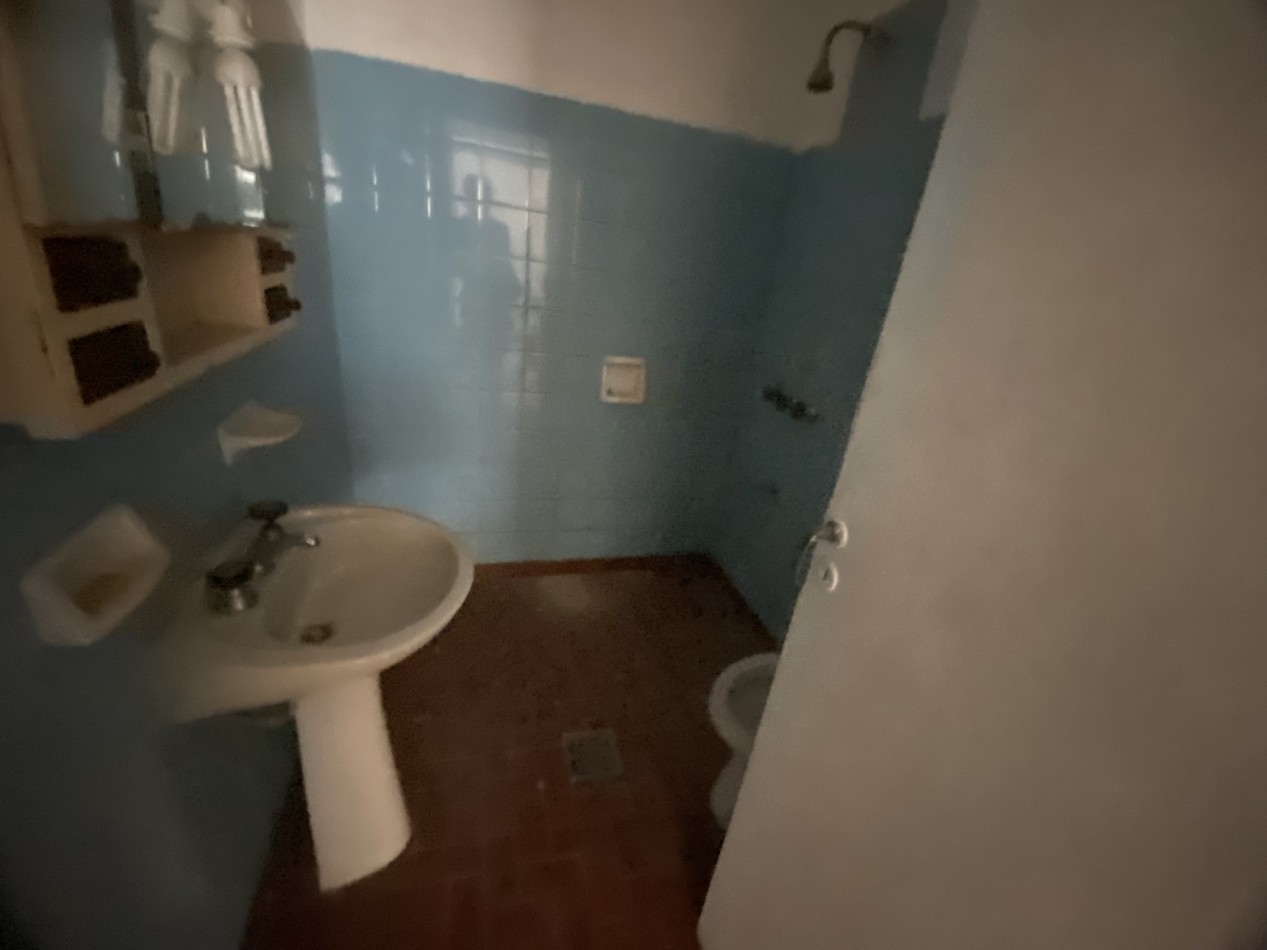 OPORTUNIDAD COMPRA - VENTA CASA EN VILLA BALLESTER EN GRAN LOTE