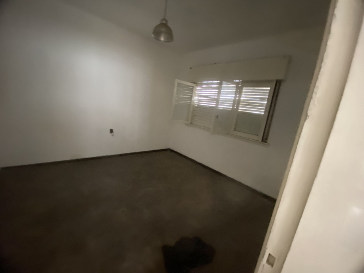 OPORTUNIDAD COMPRA - VENTA CASA EN VILLA BALLESTER EN GRAN LOTE