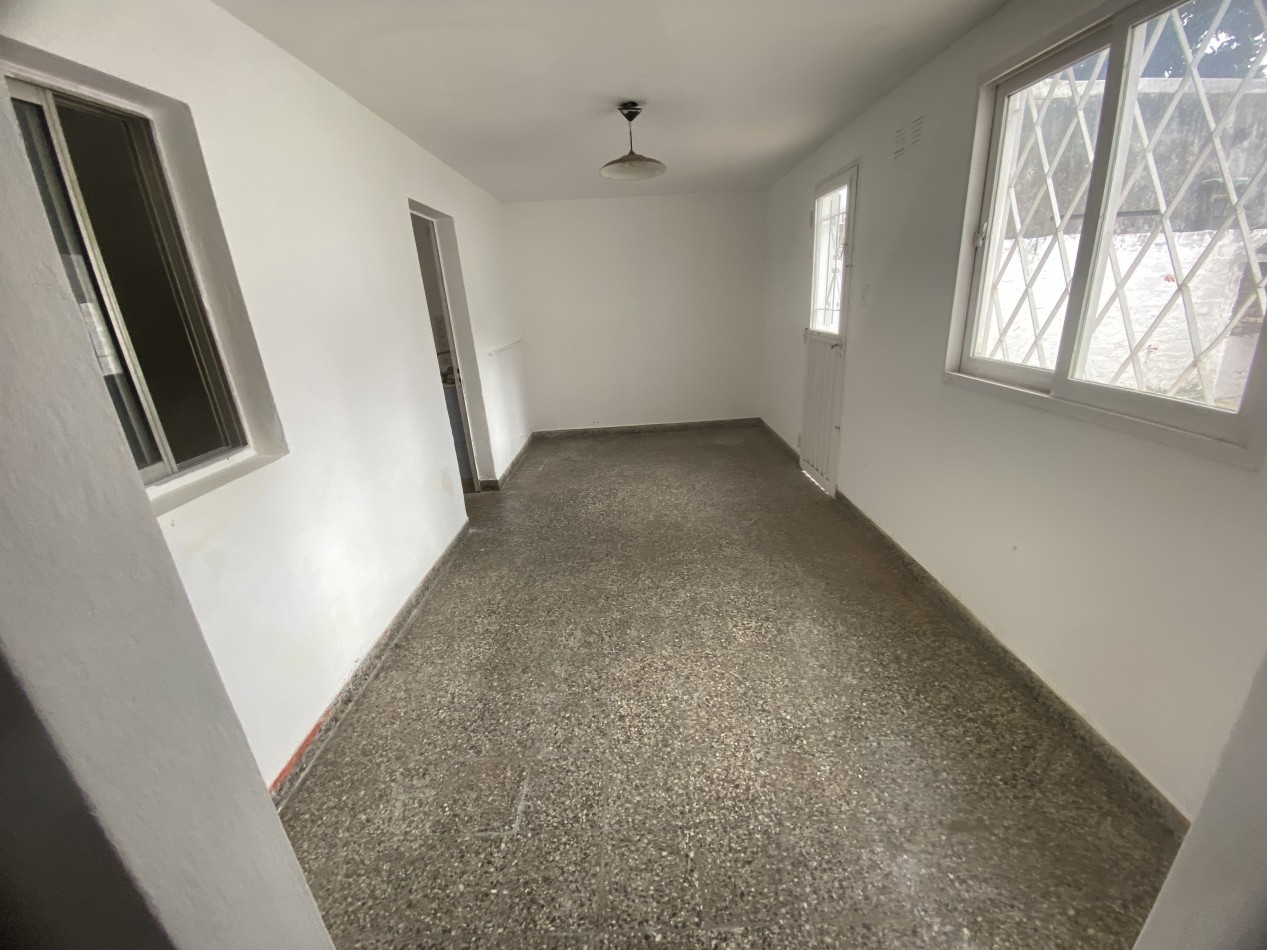 OPORTUNIDAD COMPRA - VENTA CASA EN VILLA BALLESTER EN GRAN LOTE