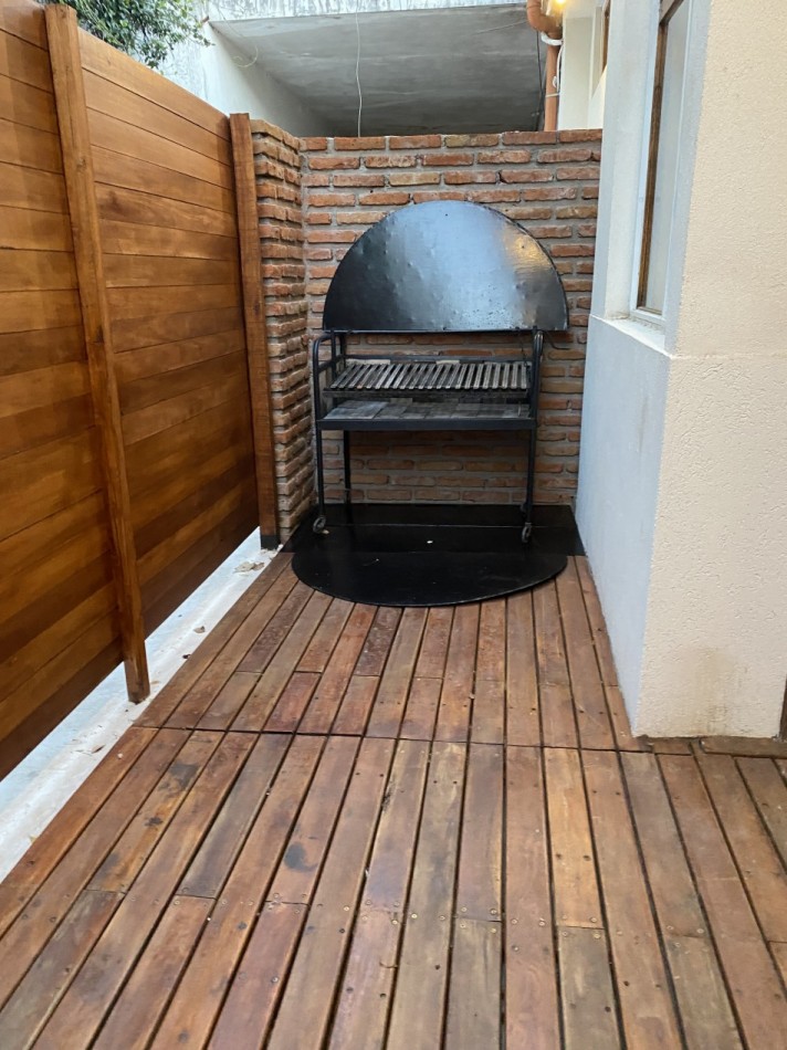 Alquiler Impecable PH de tres ambientes con patio con parrilla
