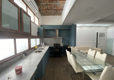 Alquiler Impecable PH de tres ambientes con patio con parrilla