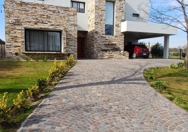 Hermosa casa a la laguna en Barrio Puerto de 6 amb
